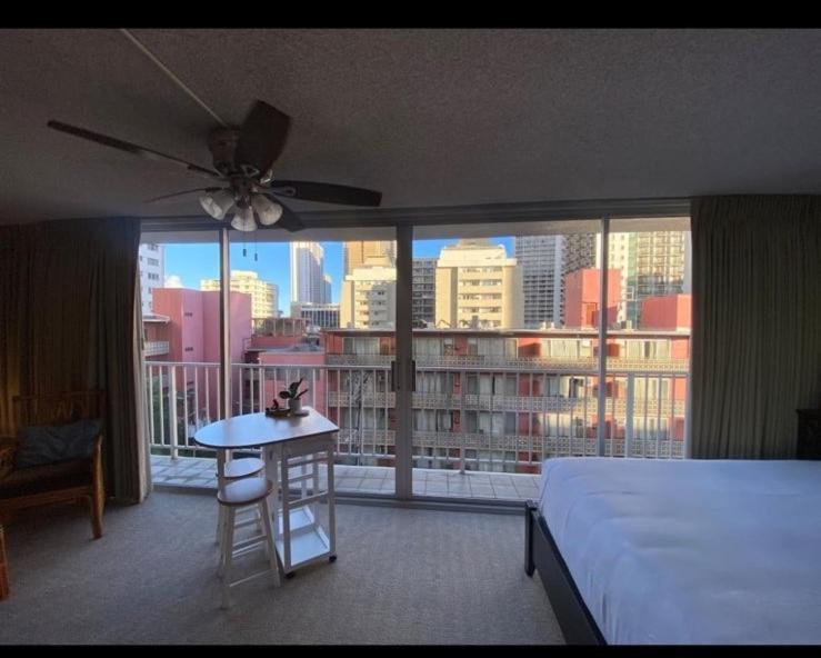 Pacific Monarch Aparthotel Honolulu Room photo