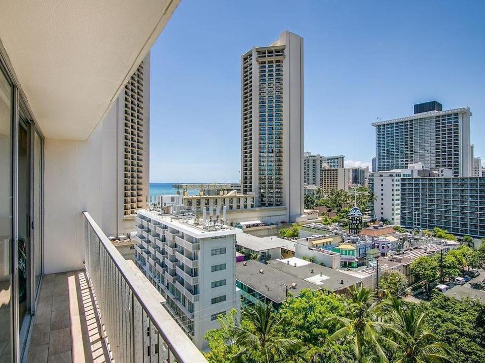 Pacific Monarch Aparthotel Honolulu Room photo